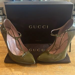 GUCCI Vernice Crystal T-strap Shoe in Classic Olive, Size 39